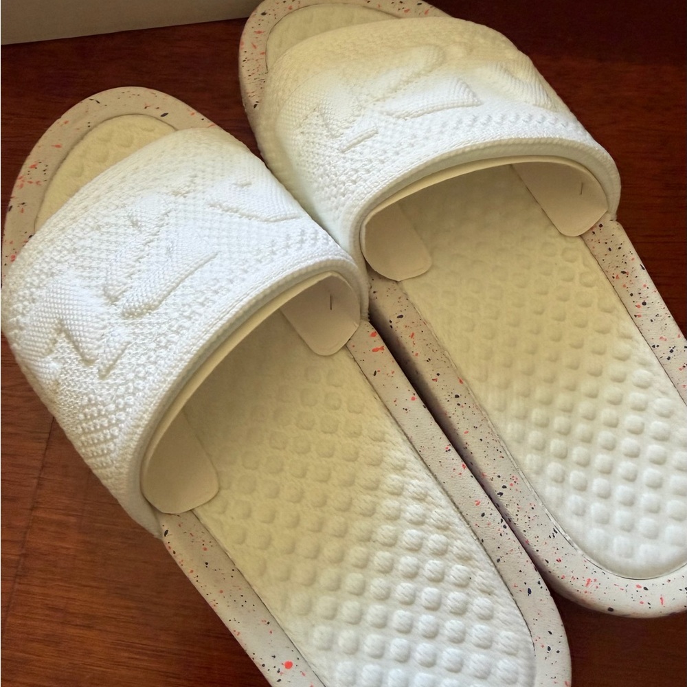 New In Box APL White Slides Sandals with Speckled Sole Size Women 7